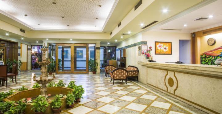 Grand Continental Hotel Allāhābād Junction Zewnętrze zdjęcie