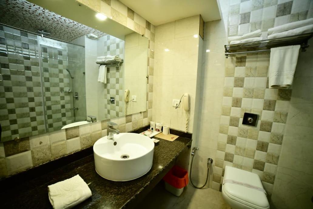 Grand Continental Hotel Allāhābād Junction Zewnętrze zdjęcie